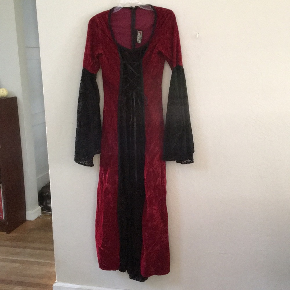 SOLD.      Fantasy faire dress xs/s - Picture 2 of 8